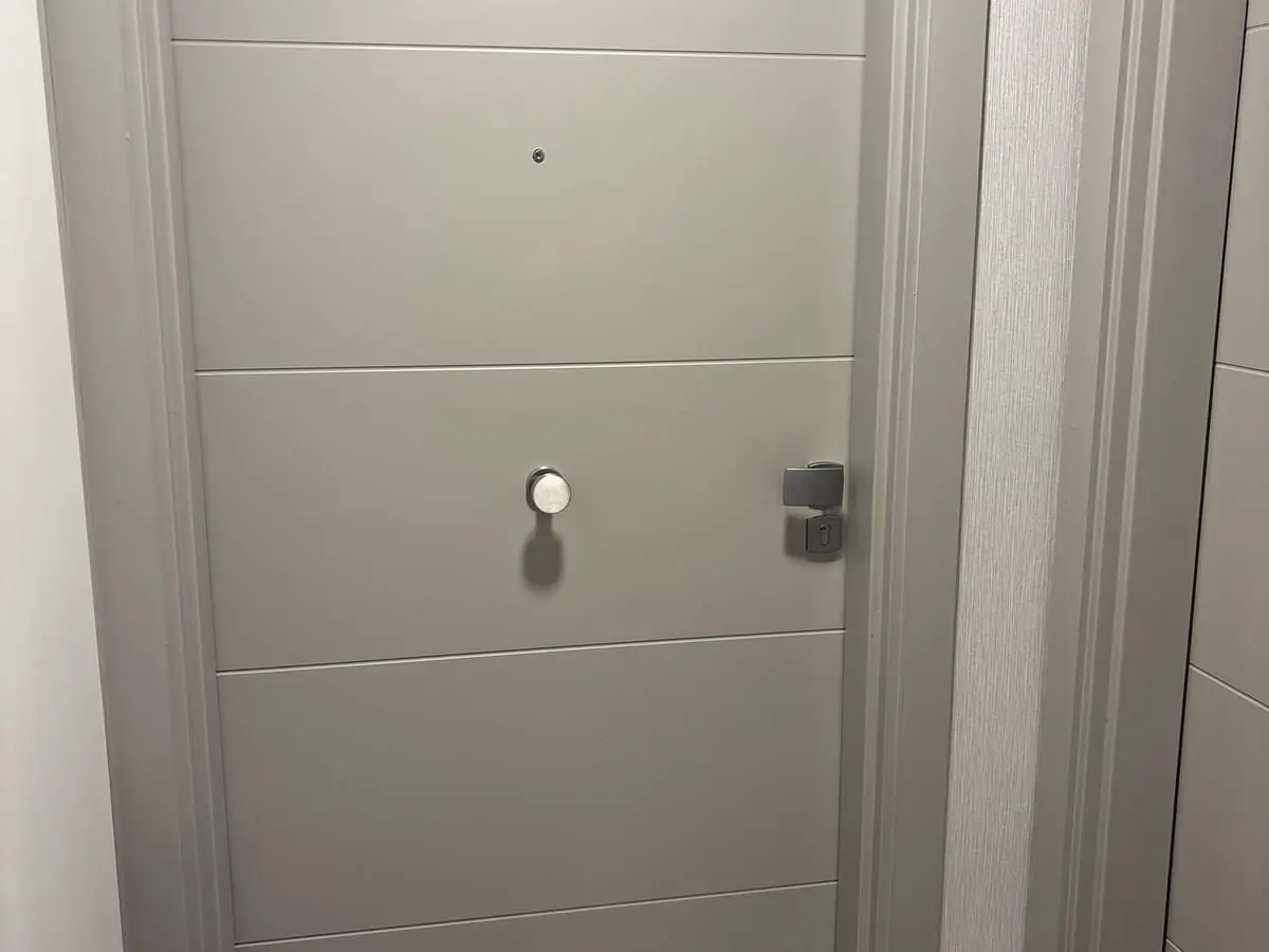 Porte blindée posée, vue depuis le palier